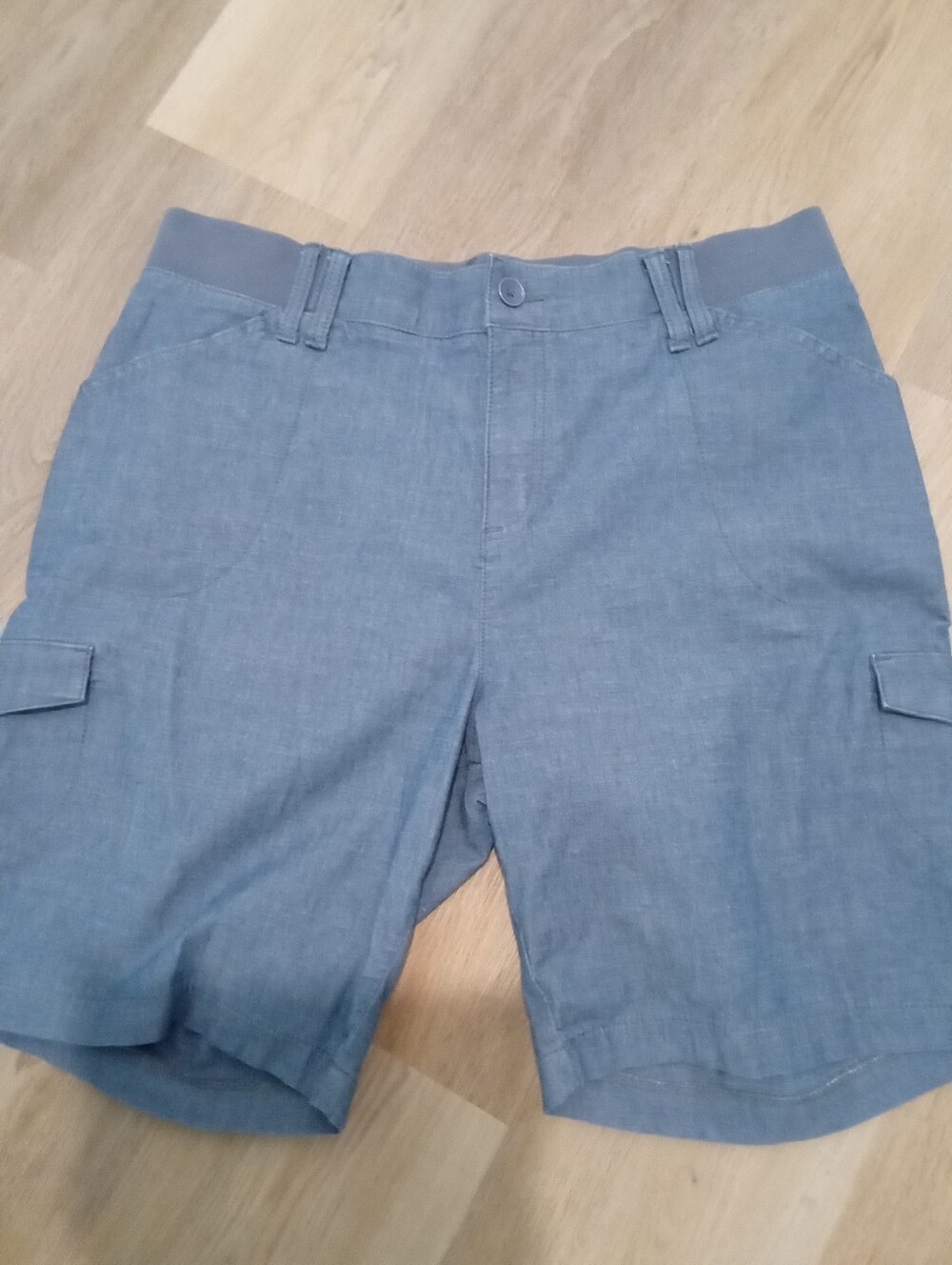 Lee Plus Size 16W Relaxed Fit Mid Rise Blue Chambray Denim Cargo Bermuda Shorts